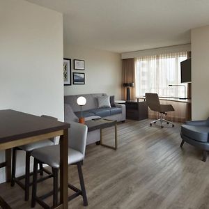 1 Bedroom 2 room Suite 1 King Sofa bed